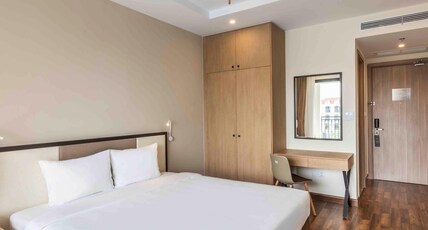 Vinholidays Fiesta Phu Quoc Room Type - Standard King Pool View Vinholidays Fiesta Phu Quoc Room Type - Standard King Pool View