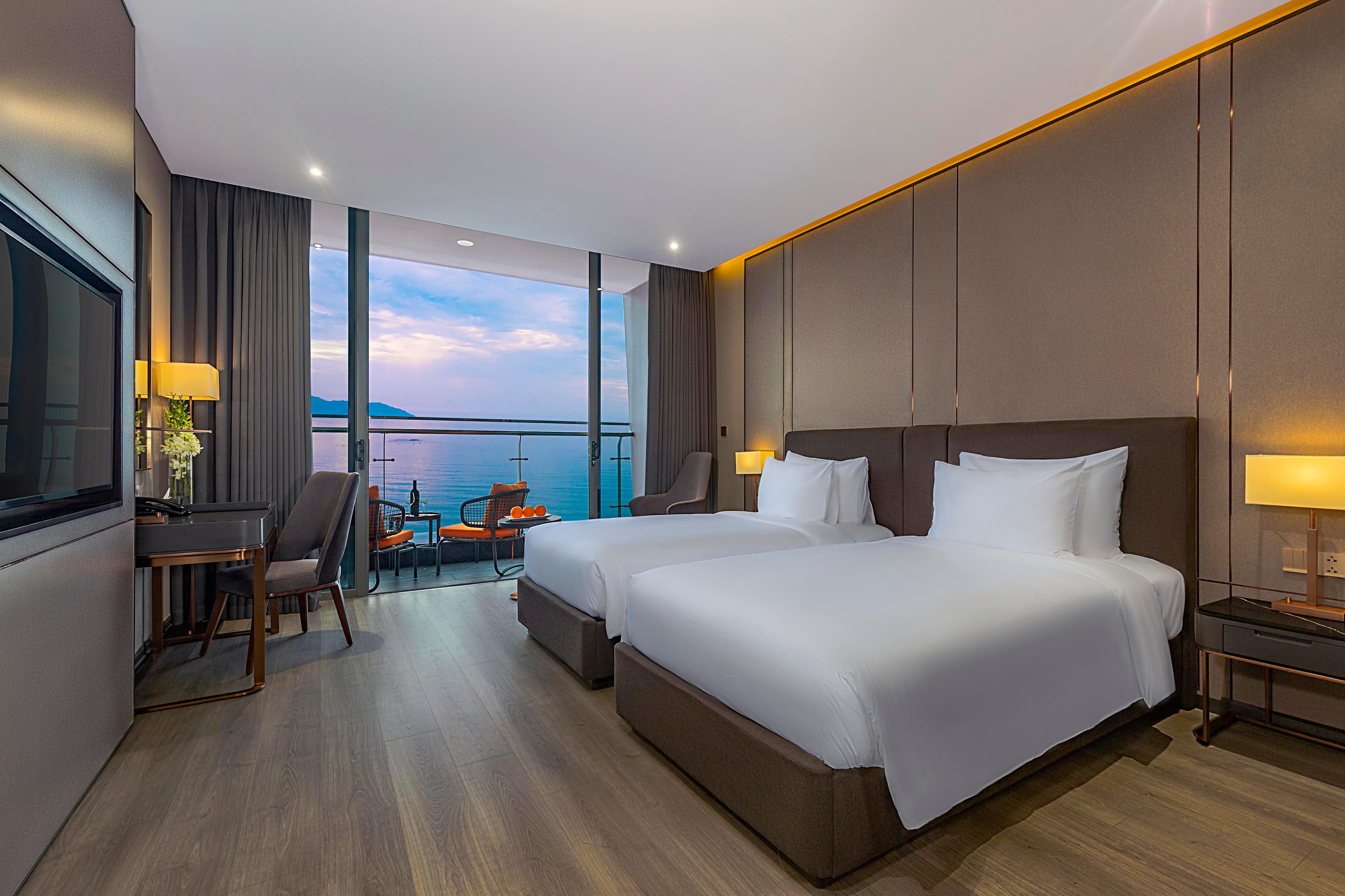 Le Sands Oceanfront Danang Hotel - Tap to explore photos
