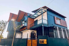 Cliff 362 - A Luxurious Shipping Container Home