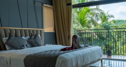 Miracle Hotel and Resort Room Type - Deluxe Suite
