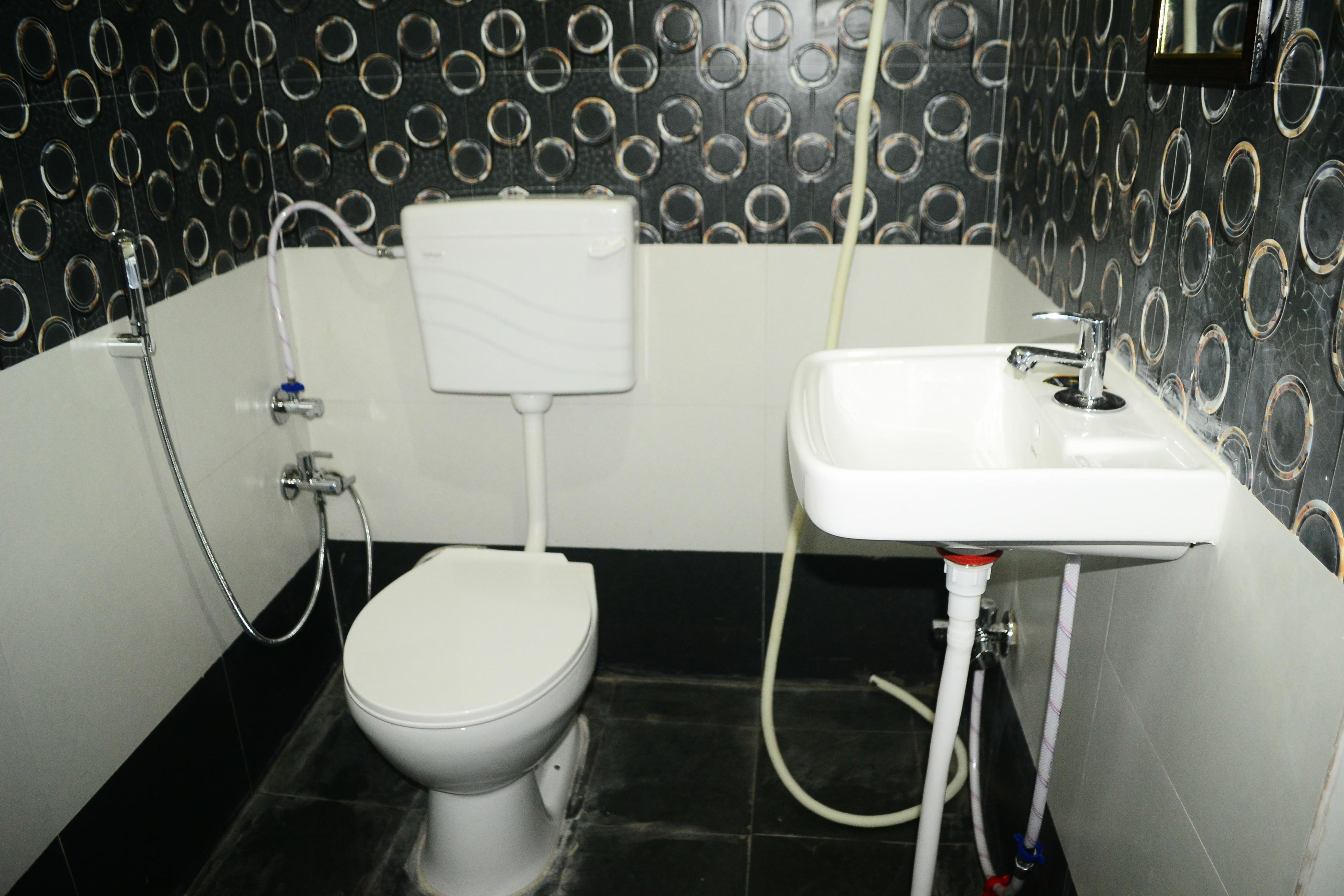 HR Guest House Room Type - Deluxe Quadruple AC Room