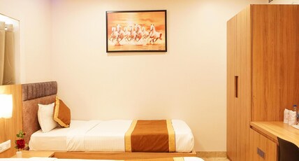 Hotel Ekta International Room Type - DELUXE ROOM TWIN BED