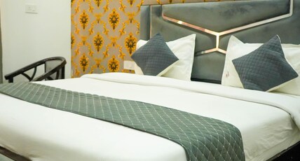 Hotel Red Apple Room Type - Super deluxe room with City View Hotel Red Apple Room Type - Super deluxe room with City View