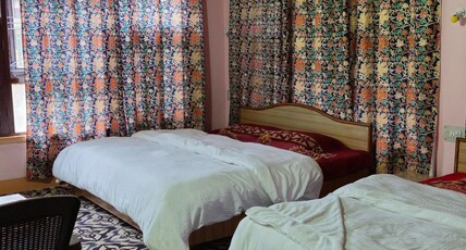 River Heights Guest House Kangan Room Type - Family Room