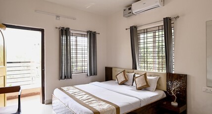 Clover Villa Hotels Room Type - Deluxe Room with Balcony