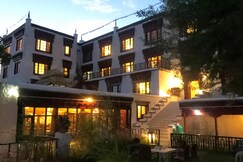 Lharimo Hotel