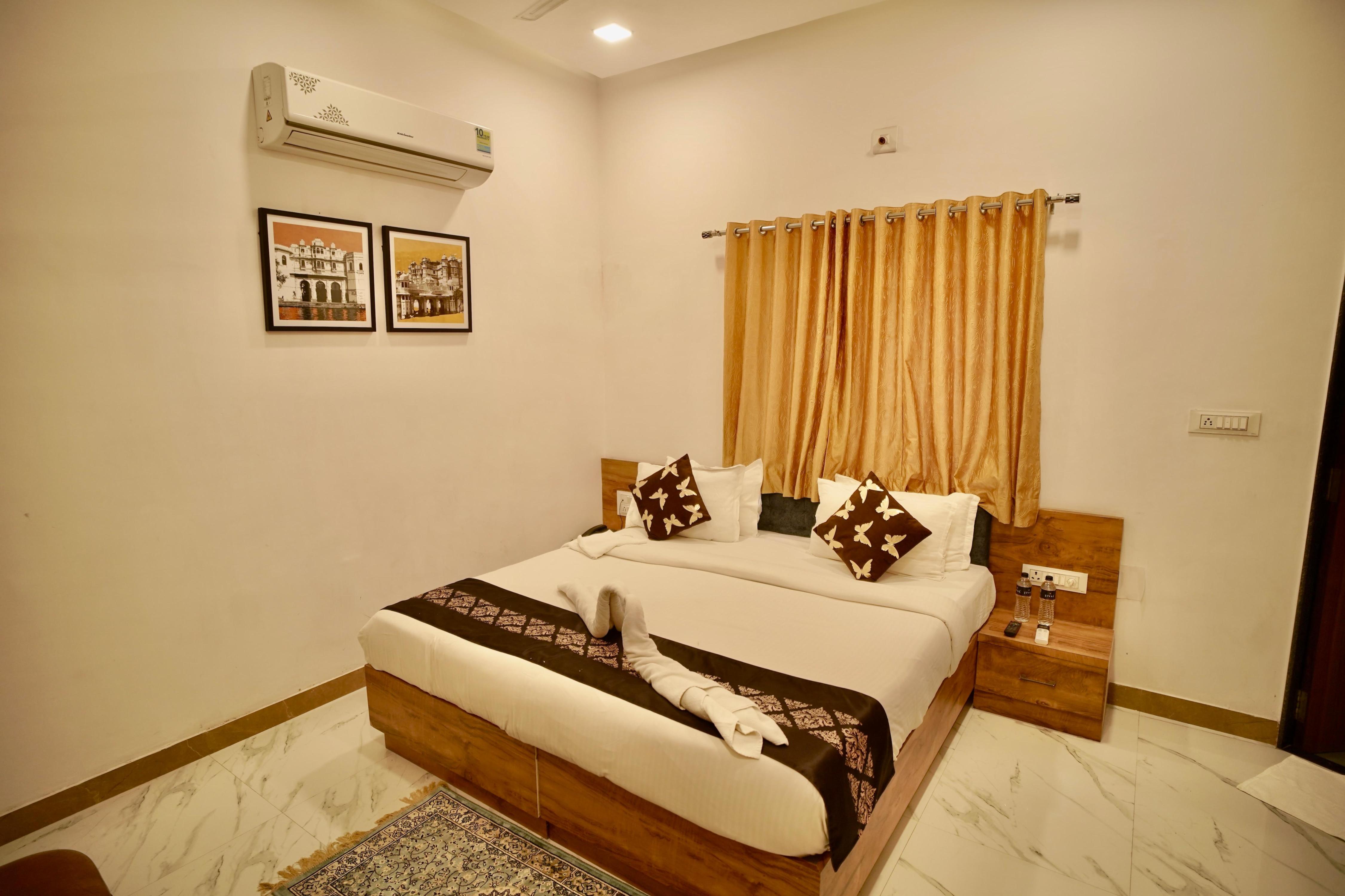 Hotel Haridas Haveli - Tap to explore photos