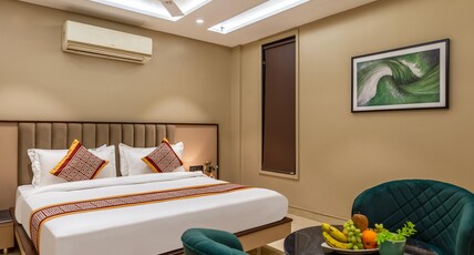 The PratiQ Luxe - Paschim Vihar Room Type - Signature Q