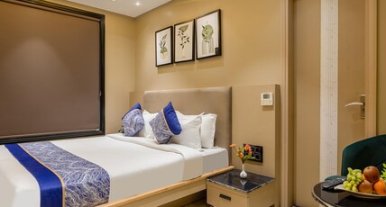 The PratiQ Luxe - Paschim Vihar Room Type - Signature Room with Jacuzzi