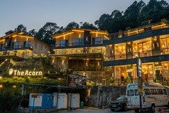 The Cozy Acorn Resort