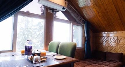 Hotel Lupin Gulmarg Room Type - Skyfall Suite - Himalayan View