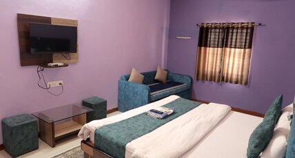 hotel shivalay palace maheshwar Room Type - Triple Bed Deluxe AC Family Room hotel shivalay palace maheshwar Room Type - Triple Bed Deluxe AC Family Room