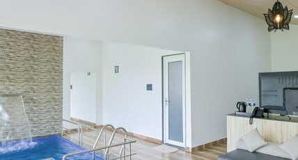 Elegant Waterfront Resort Room Type - Pool Suite Room with Sitout