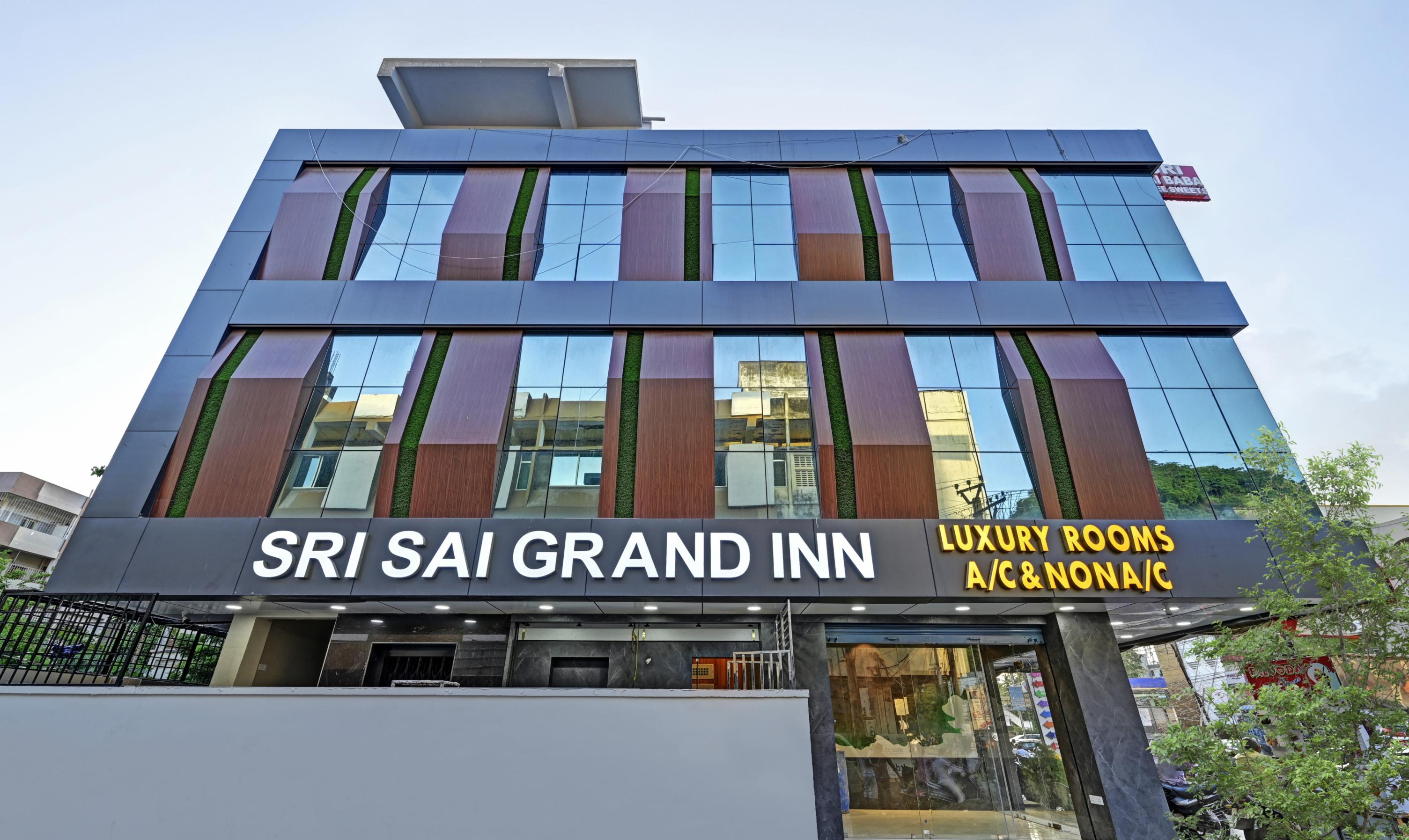 Itsy Hotels Sri Sai Grand Inn Near MG Road & PVP Mall - Tap to explore photos
