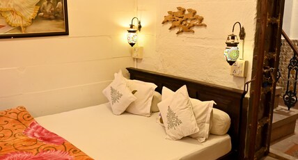 Castle View Home Stay Room Type - Deluxe Double Room