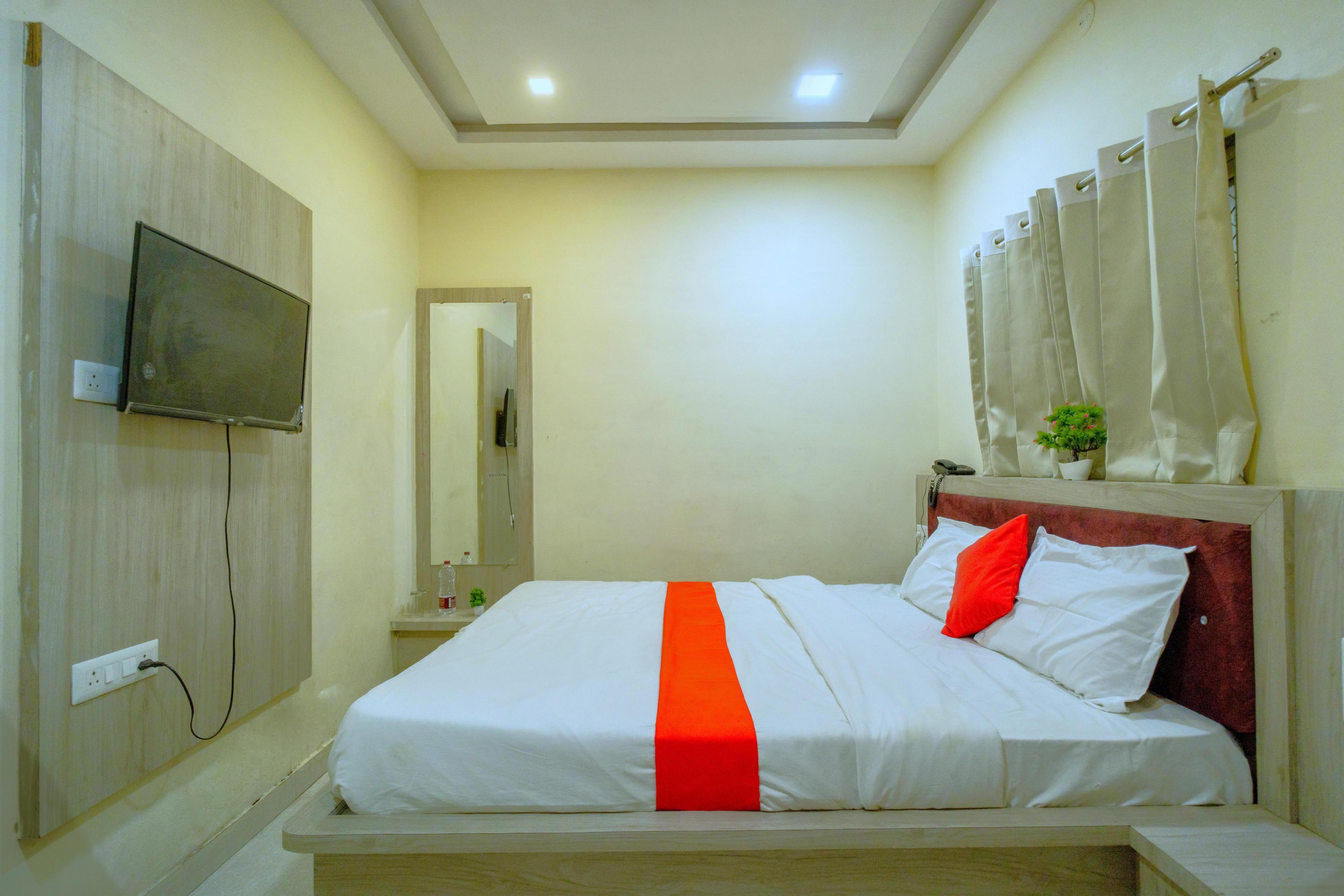 Majestic Hotel and Restro Room Type - Deluxe Room