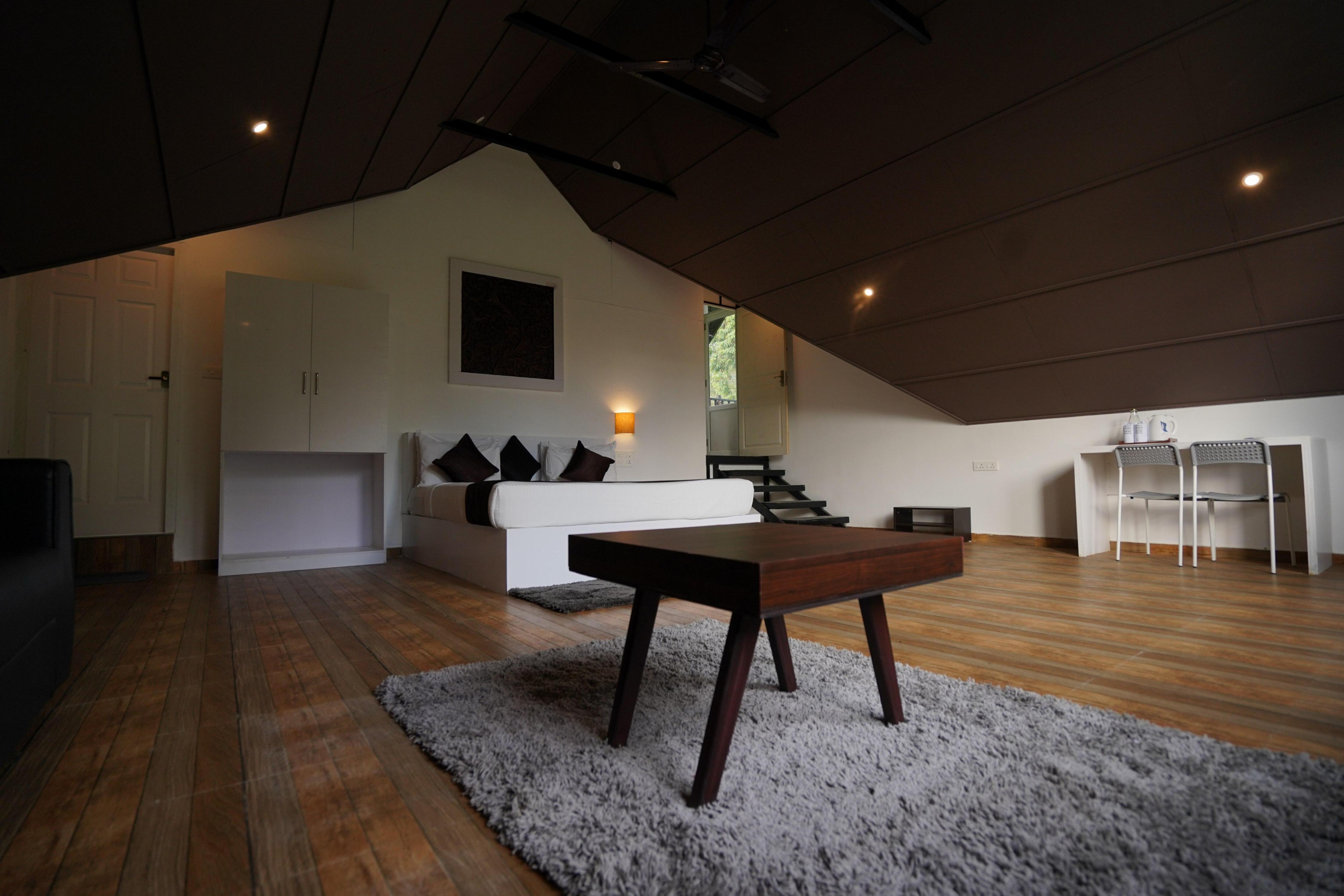 Teaberg Estate Haus - Tap to explore photos