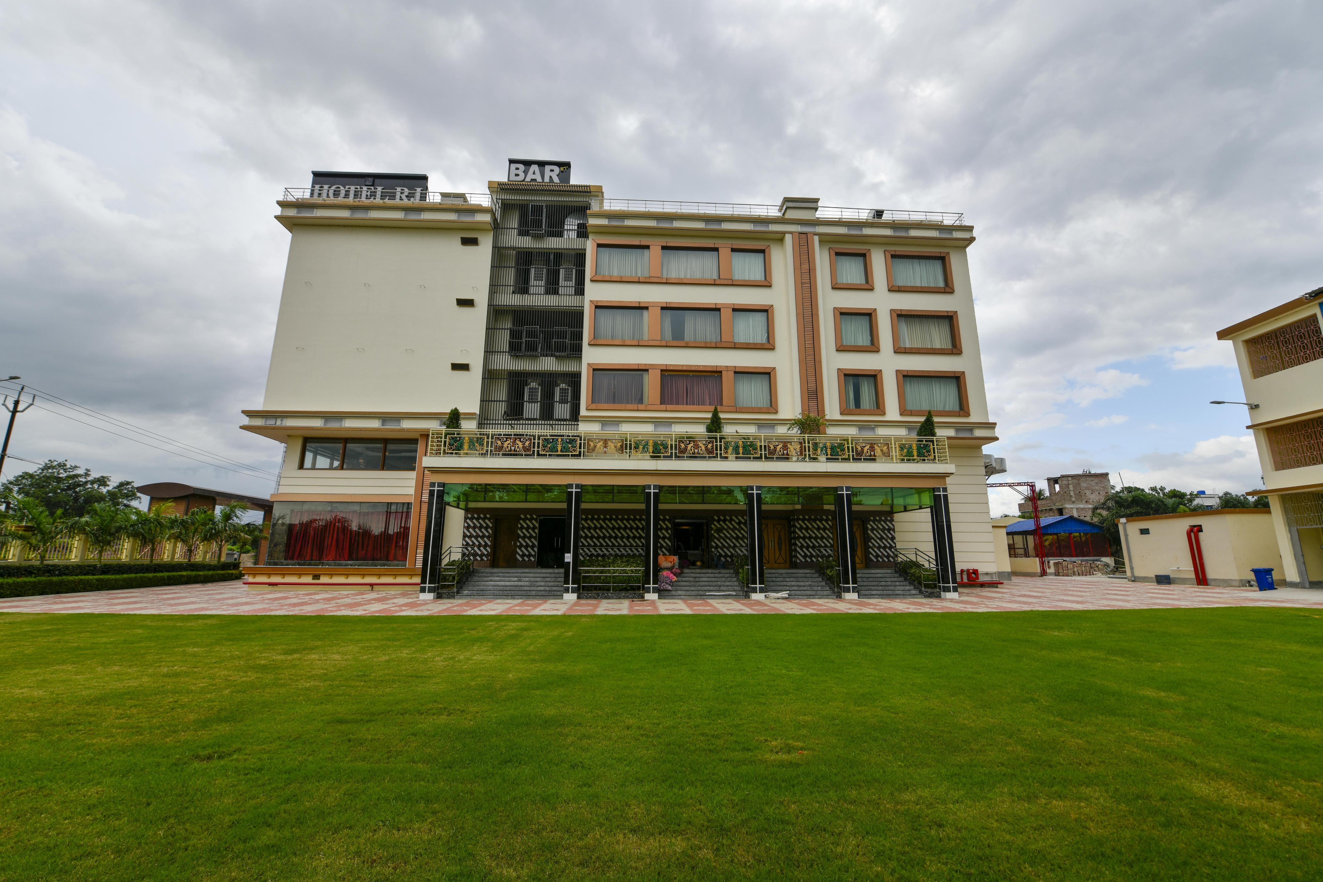 Hotel RJ, Bardhhaman - Tap to explore photos