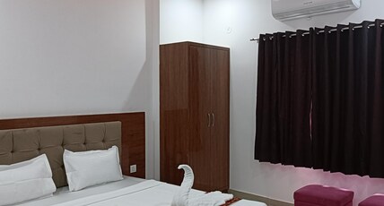 HOTEL SUNRISE PALACE Room Type - Super Deluxe Room