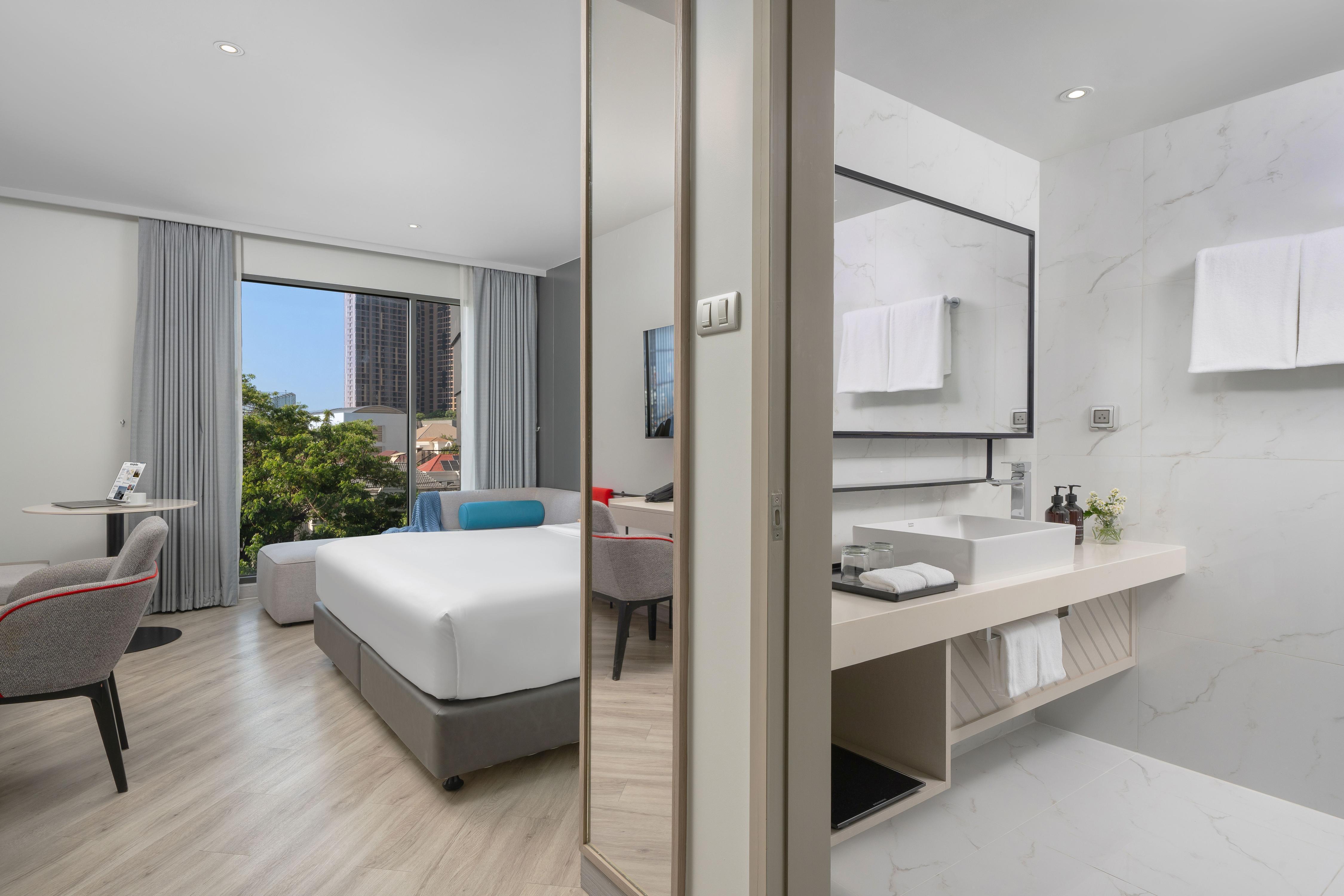 Oakwood Studios Sukhumvit Bangkok - Tap to explore photos