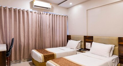 Embassy park bkc Room Type - DELUXE TWIN BED ROOM