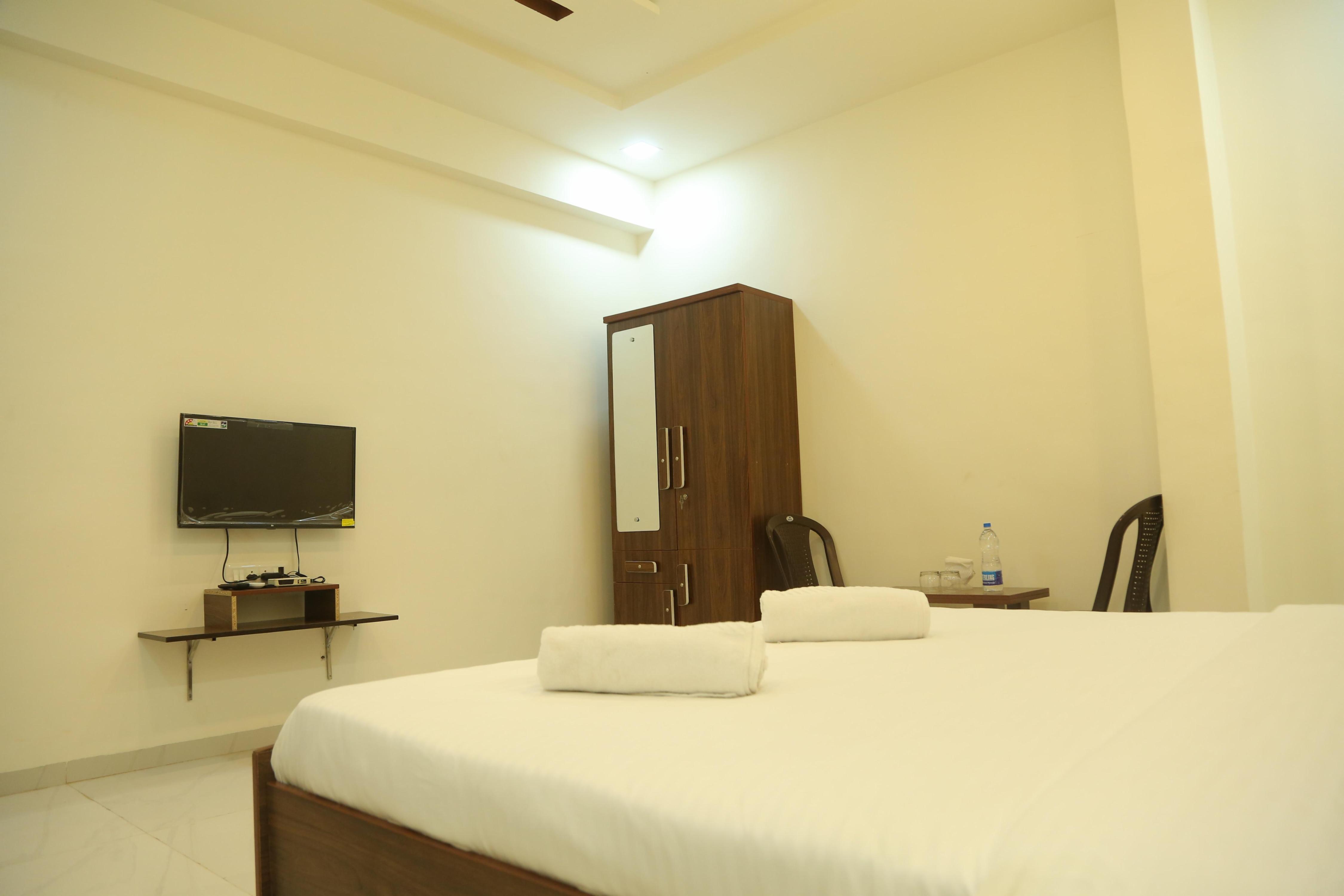 Hotel New Rudraksh Room Type - Deluxe Room