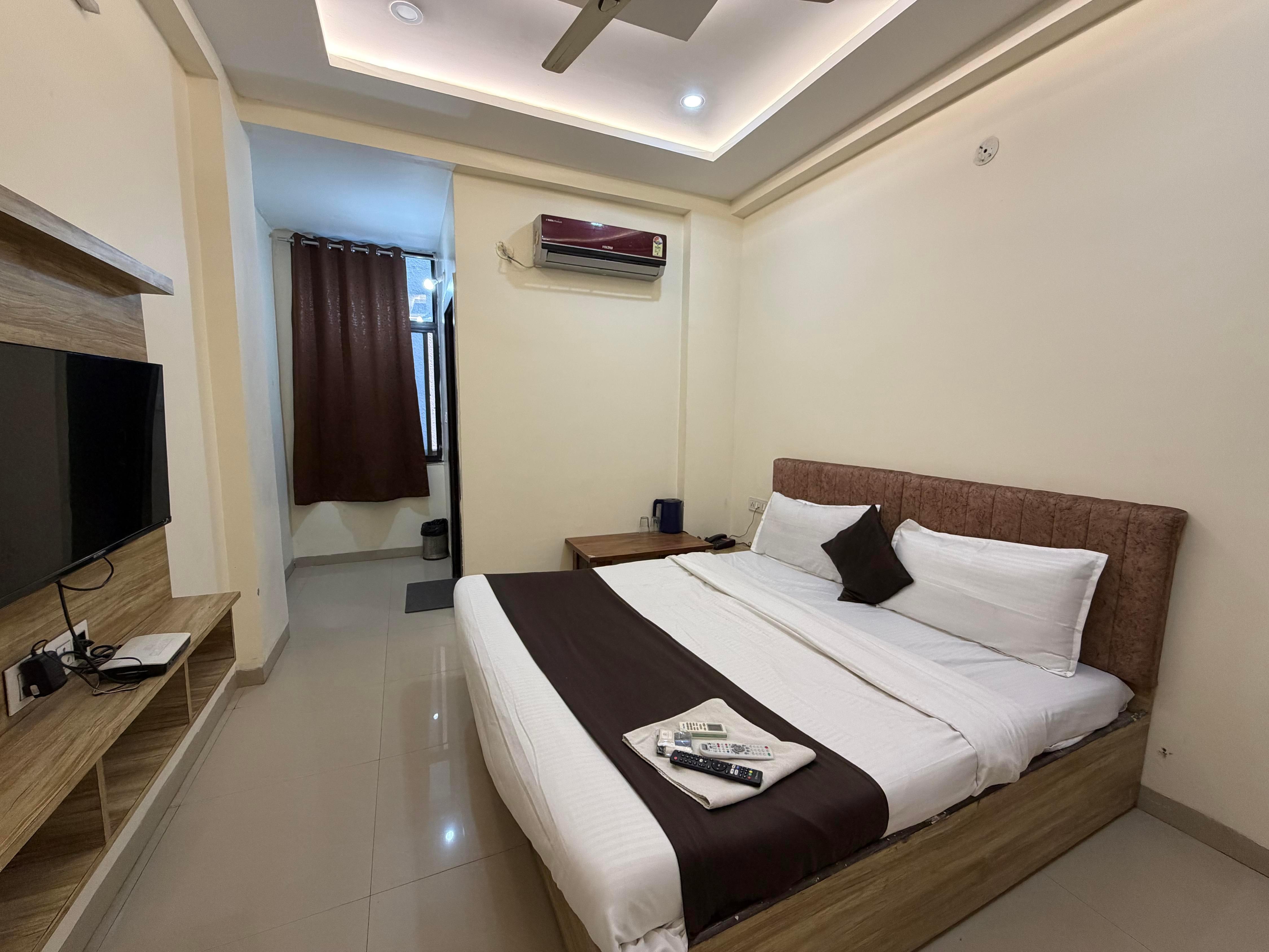 Hotel Shubhshree Room Type - Deluxe Room