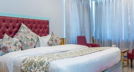 Apple Flower Room Type - Superior Room with Balcony mountain view
