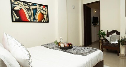 Hotel Royale Avenue Room Type - Deluxe Room with Free parking (Couple Friendly) Hotel Royale Avenue Room Type - Deluxe Room with Free parking (Couple Friendly)