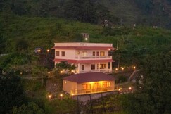 Wooden Cottage by Mountain Homes, Lansdowne