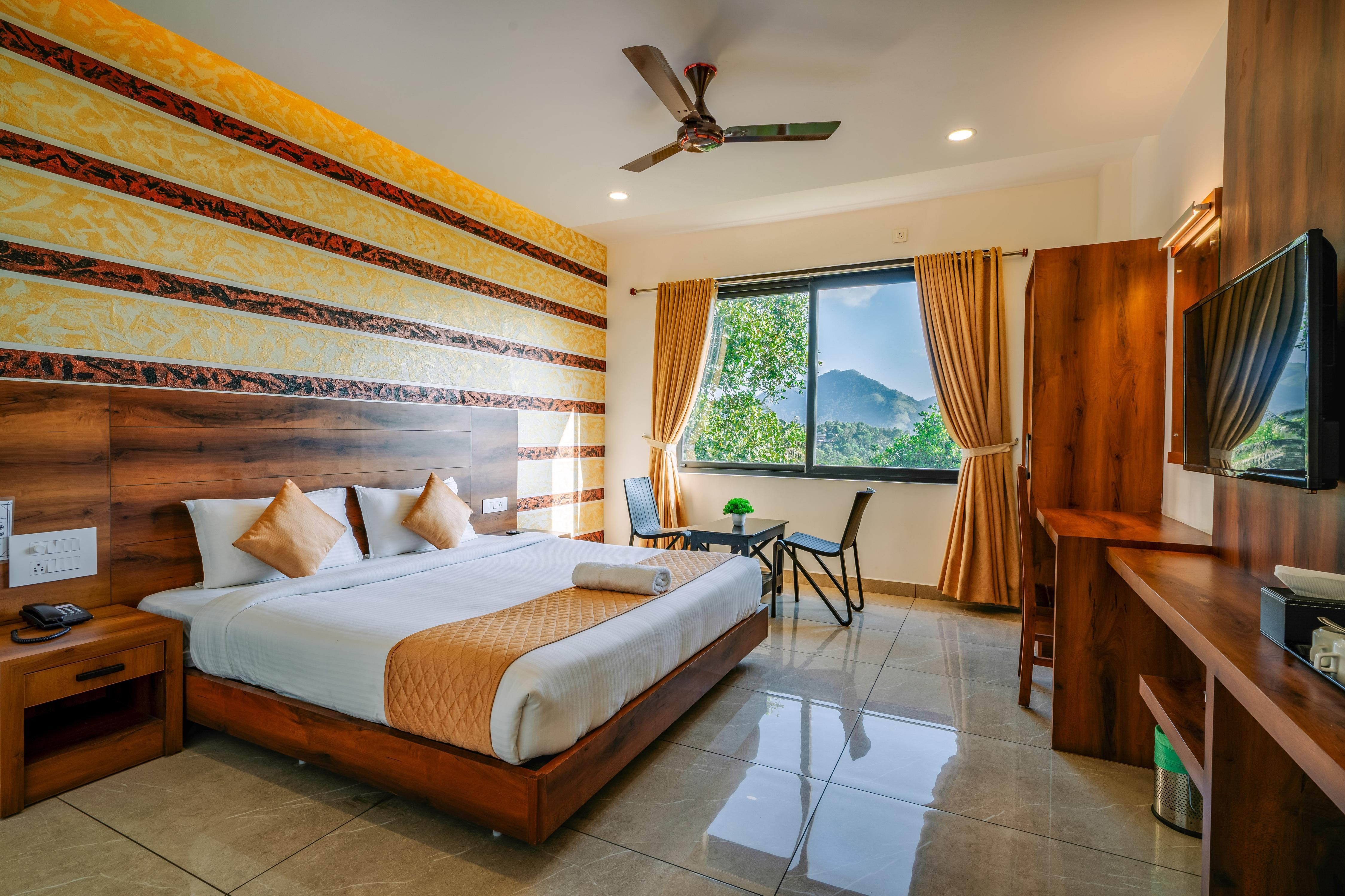 Hotel Woodlark Room Type - Deluxe Non AC Room With King Bed