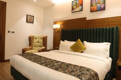 Royal Lalit Grand Hotel