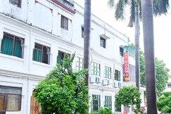 The Hotel Ambassador Inn