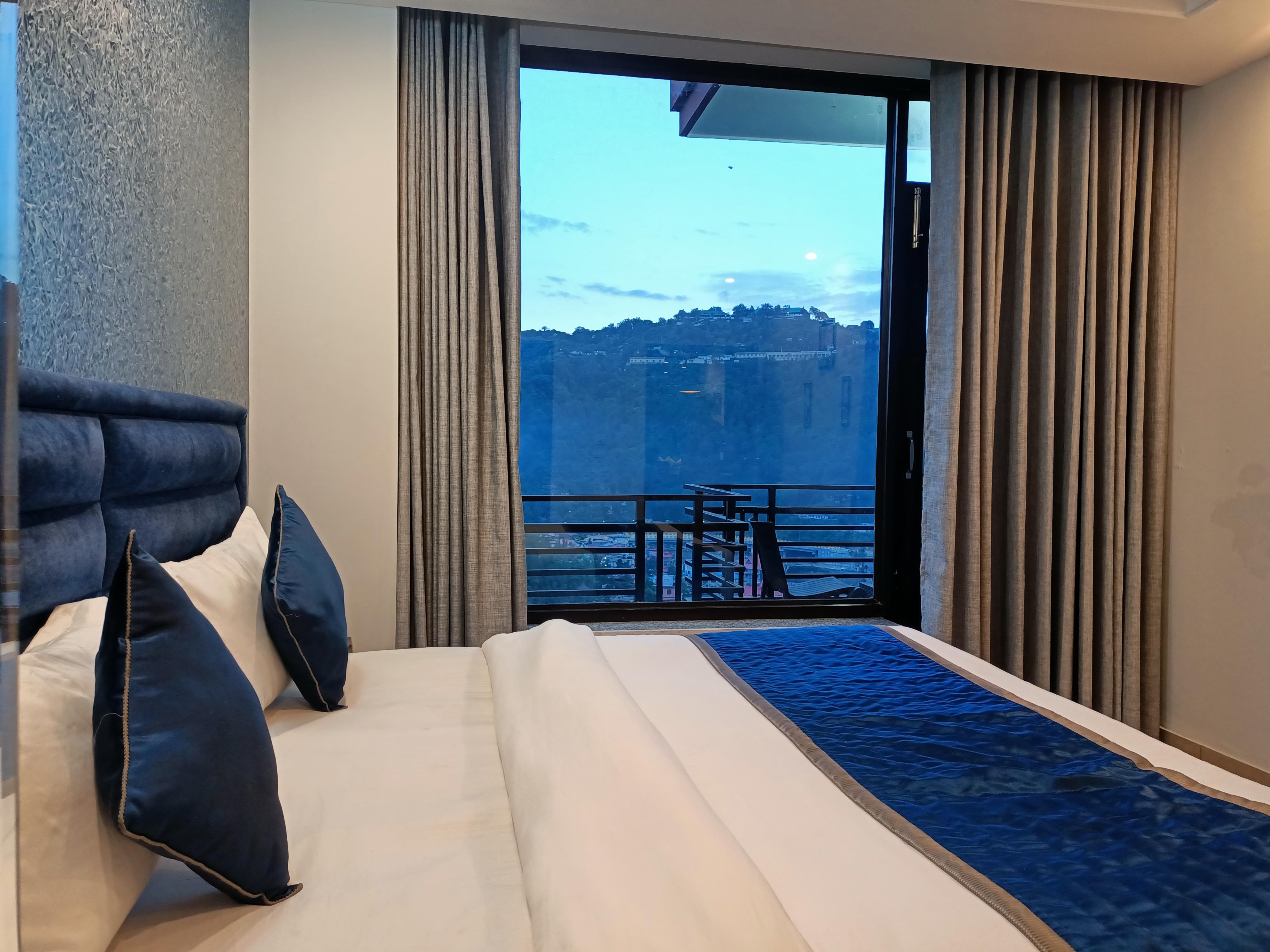 Barog Residency Room Type - Deluxe (Valley view)