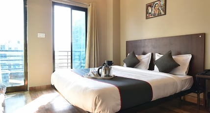 Hotel Kailash Villa Room Type - Deluxe Room with Balcony Hotel Kailash Villa Room Type - Deluxe Room with Balcony