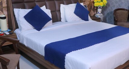 Hotel Panache 500m from Krishna Jananbhumi Temple Room Type - Deluxe Room
