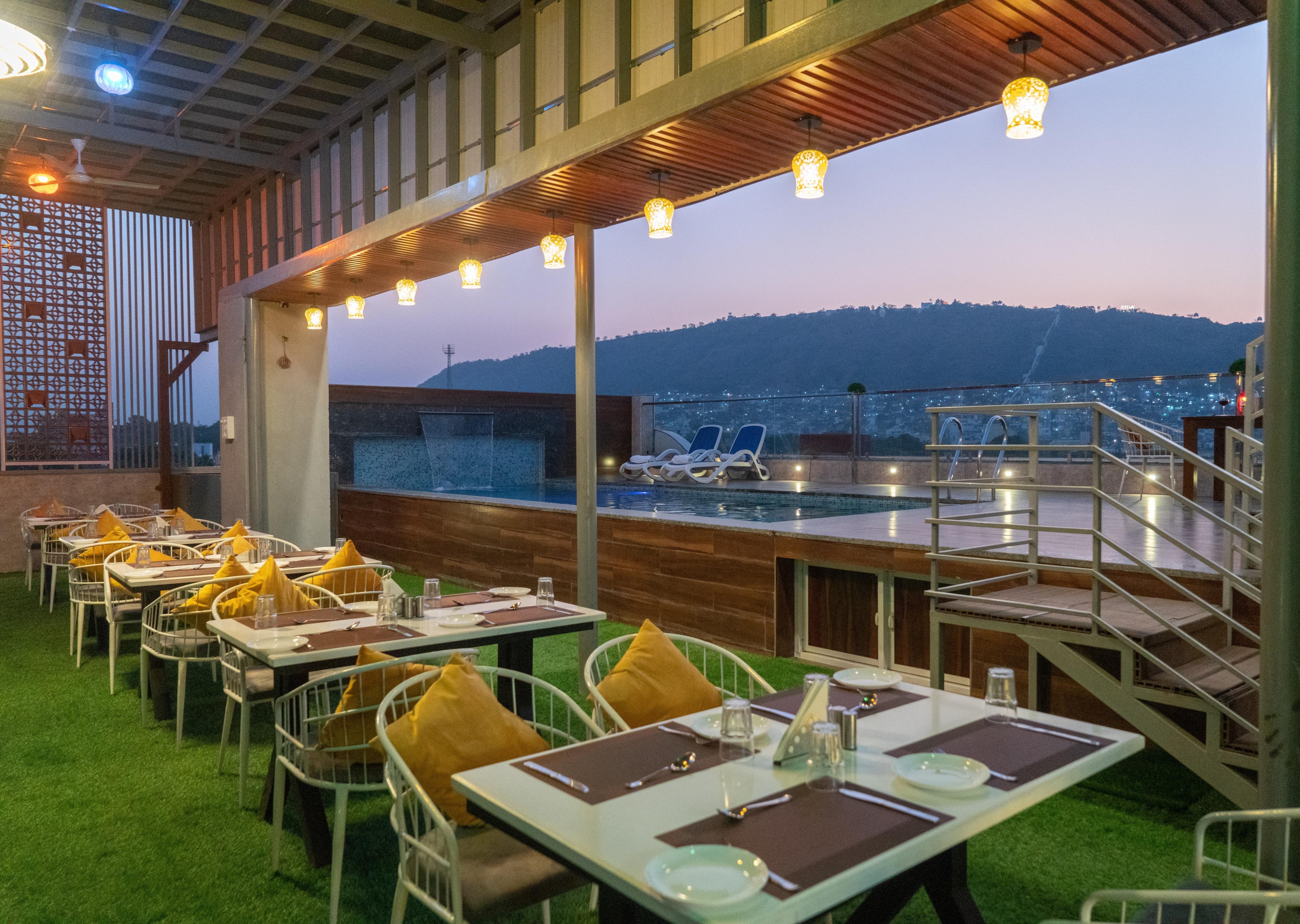 Pax Grand Blue || Rooftop Swimming Pool & Restaurant | 500 Mtr. from Udaipur Railway station