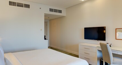 Millennium Lakeview Hotel Room Type - Deluxe King Room