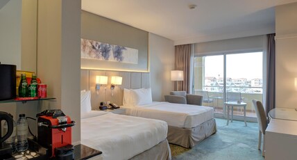 Millennium Lakeview Hotel Room Type - Premium Twin Room