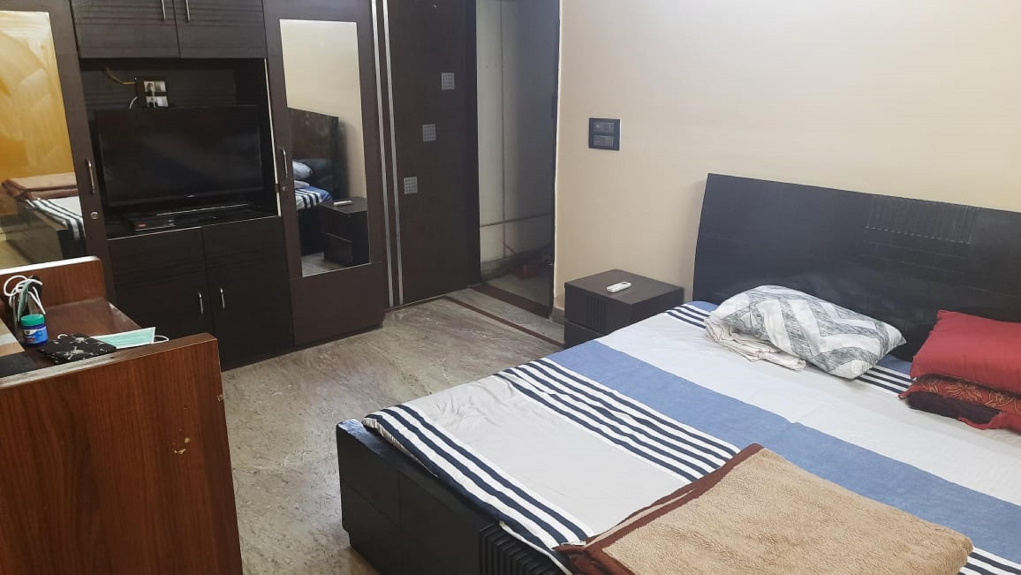 Private Apartment in front of metro station - Tap to explore photos