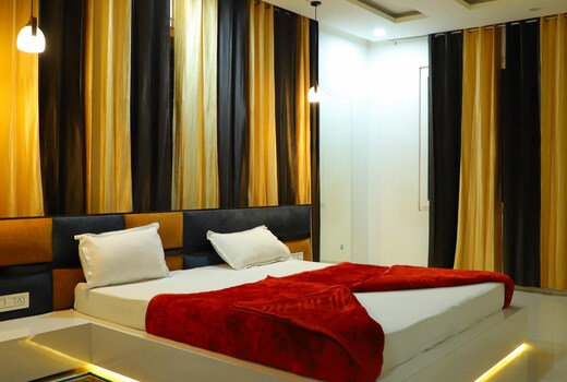 HOTEL VASUNDHRA