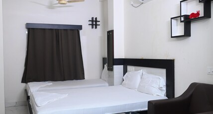 Hotel First Crown Room Type - Deluxe King Room
