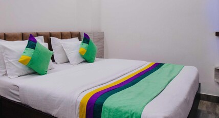 Treebo Paras Raj Near City Palace Room Type - Superior Room