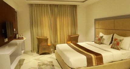 Swarnagarh Nature Retreat and Spa Room Type - Family Club room with Balcony (Mountain View) Swarnagarh Nature Retreat and Spa Room Type - Family Club room with Balcony (Mountain View)