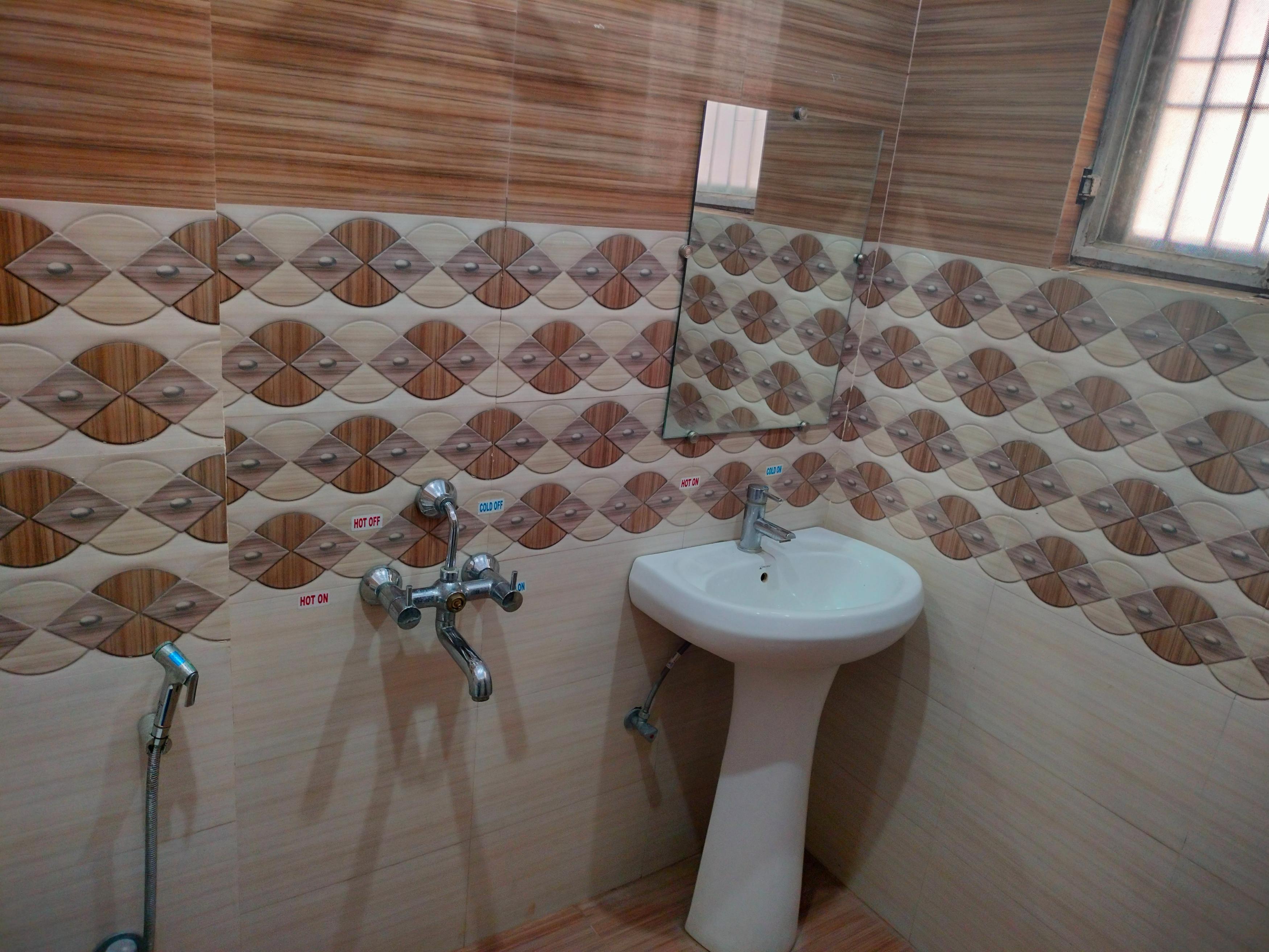 Hotel Dev Inn Room Type - AC STANDARD