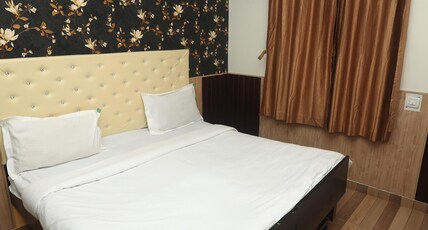 HOTEL SPACE SETTER Room Type - STANDARD AC