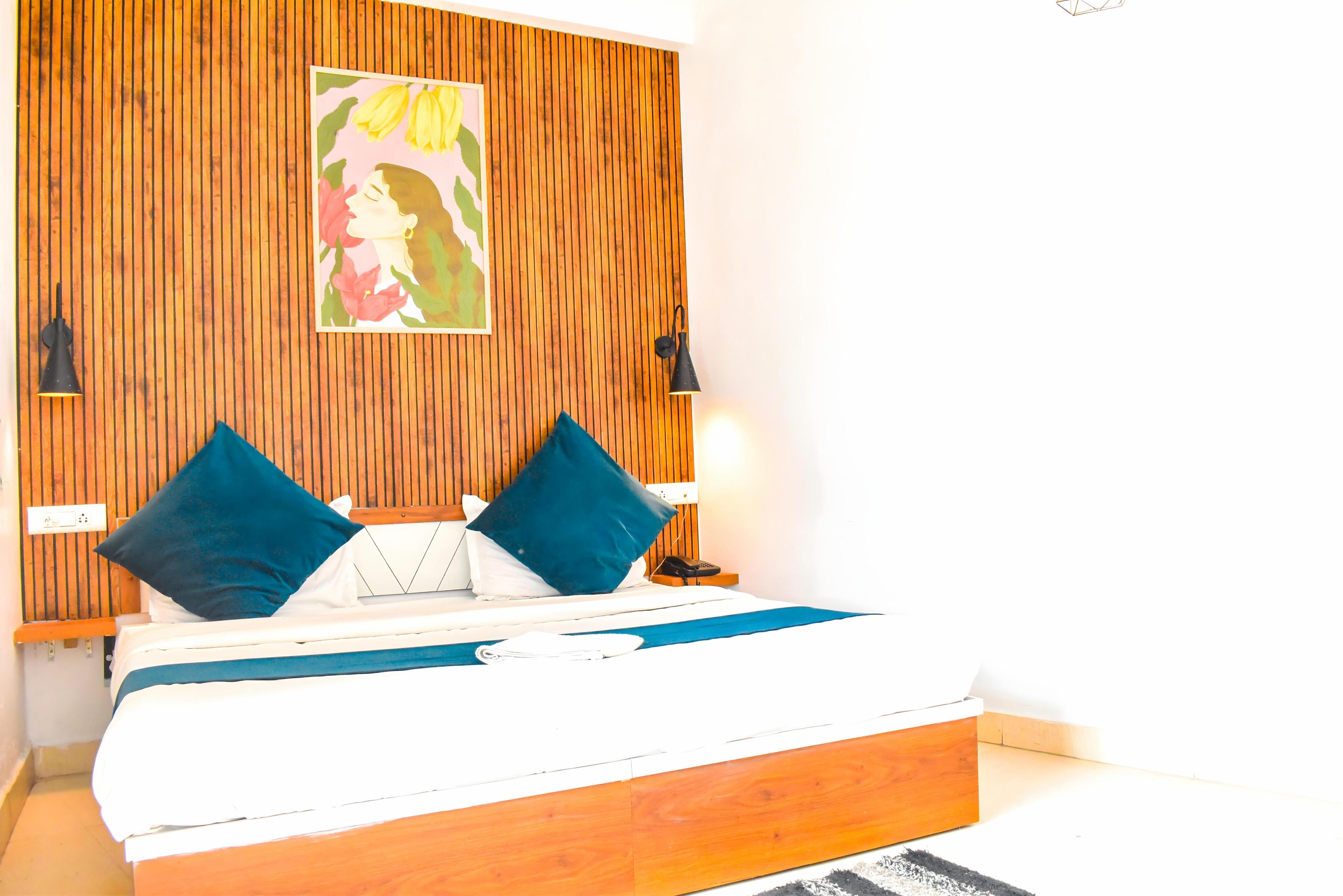 Soul Haven-On Main - Tap to explore photos