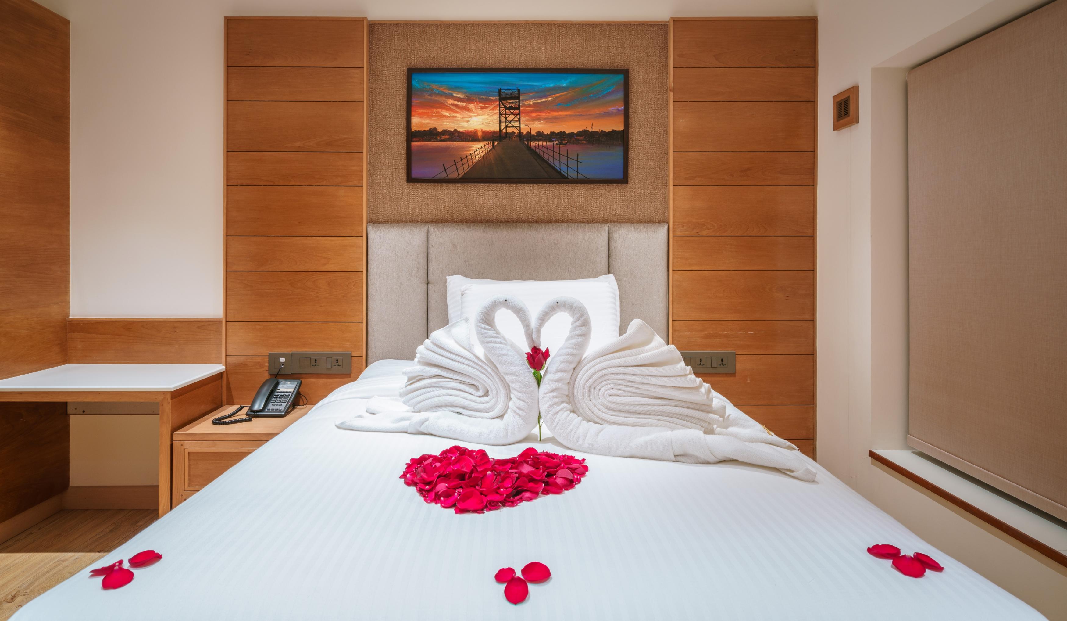 TOWNBRIDGE HOTELS AND SUITES - Tap to explore photos