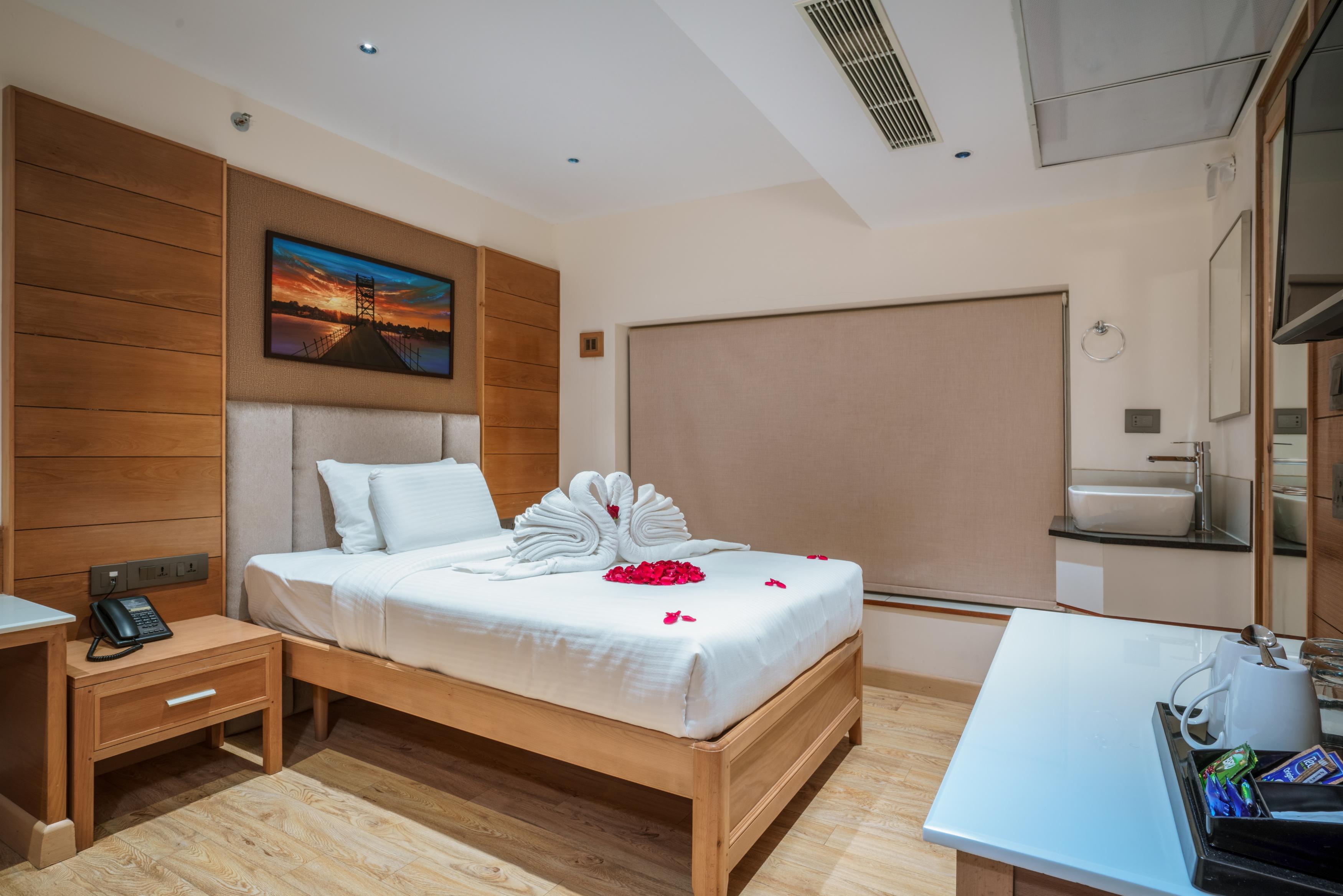 TOWNBRIDGE HOTELS AND SUITES - Tap to explore photos