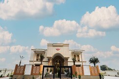 The Grand Villa Hotel